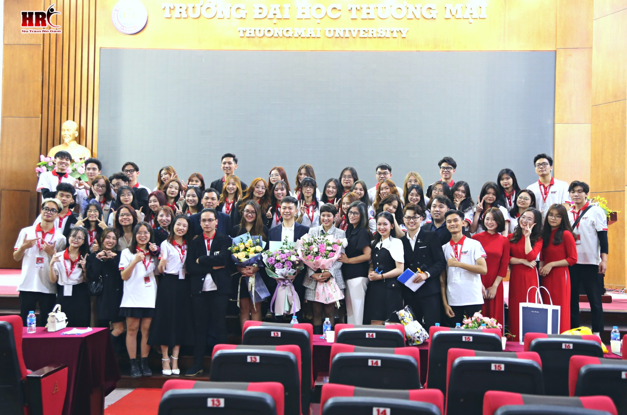 TỌA ĐÀM GENZ GOLDEN CARD - HÀNH TRÌNH HỘI NHẬP DOANH NGHIỆP