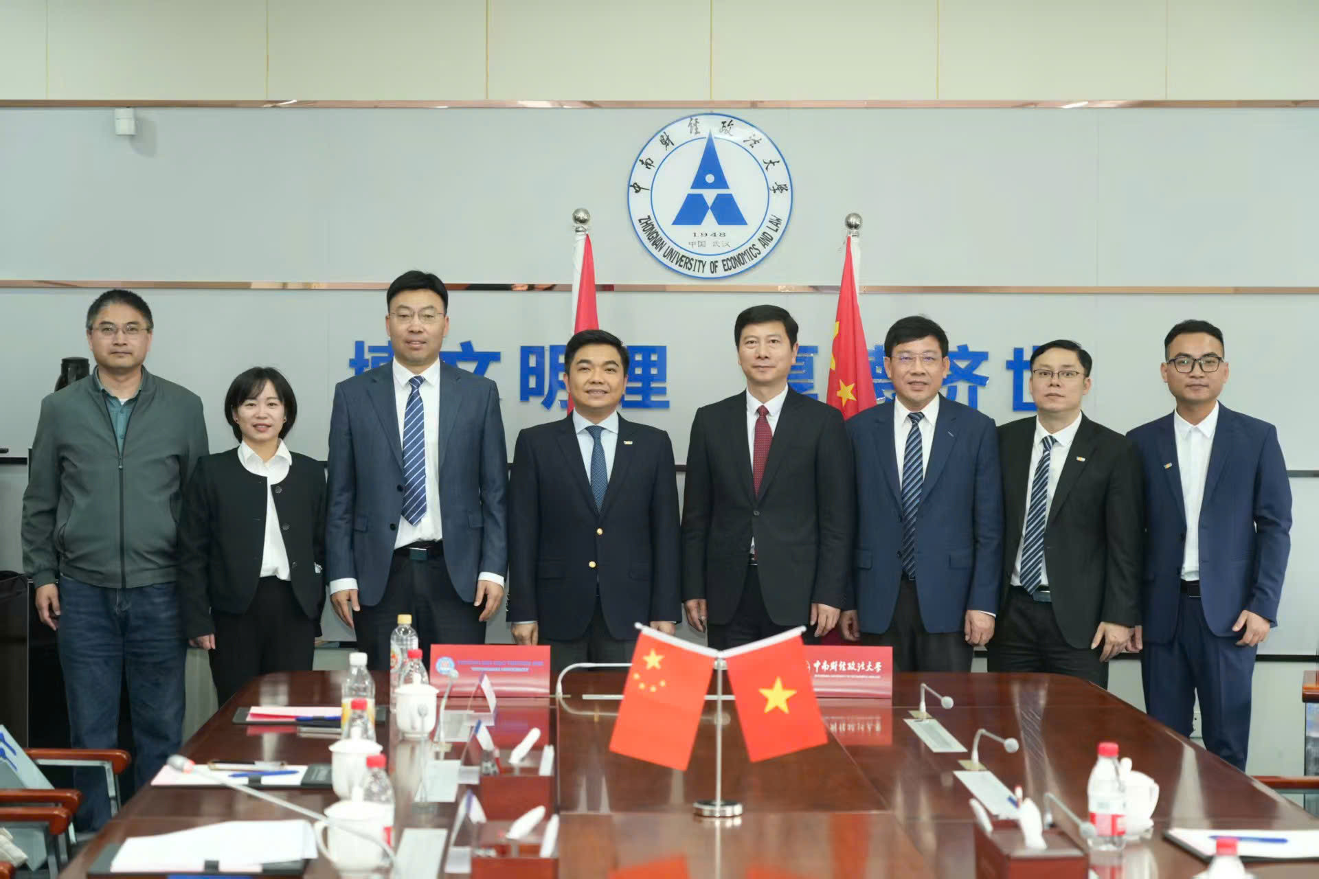 Đoàn đại biểu Trường Đại học Thương mại tham dự “Tuần lễ Giáo dục Quốc tế” tại Trường Đại học Tài chính Kinh tế Luật Trung Nam (Vũ Hán, Trung Quốc)